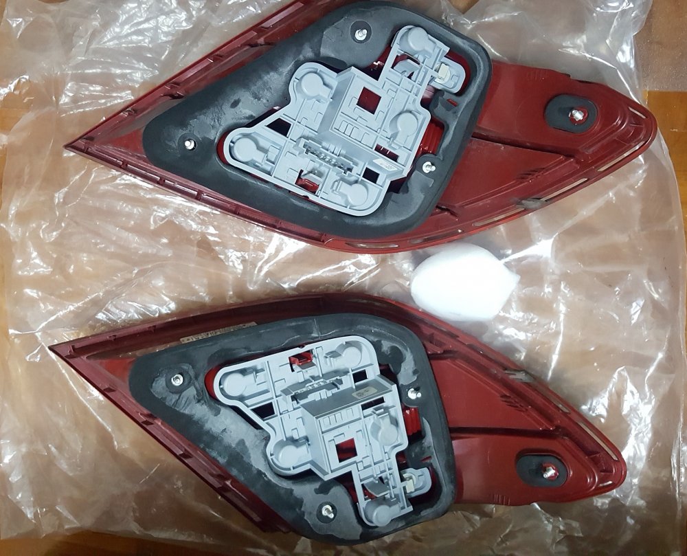 WTS : PFL W204 Tail Lamp Light Original - SGMerc Car Mart - SGMerc ...